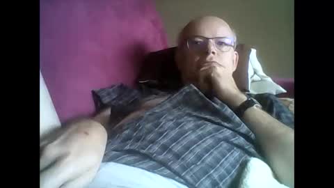 Snapshot of franznaked chatting on 10/19/25, 01:23 Frantz online show from 10/19/25, 01:23