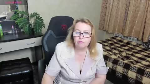 FrauMartha online show from 12/20/24, 01:33