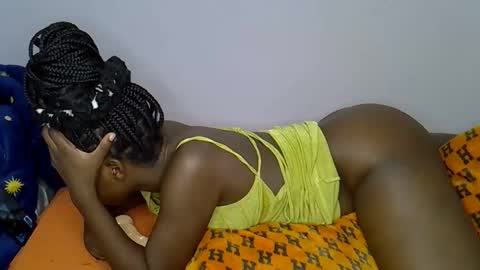 Snapshot of freakie_sissy chatting on 10/01/25, 06:58 kiki online show from 10/01/25, 06:58