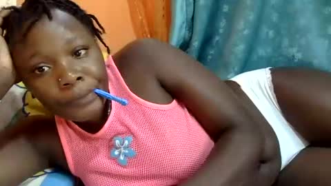 Snapshot of freaky_dolly chatting on 01/06/25, 03:29 freaky_dolly online show from 01/06/25, 03:29