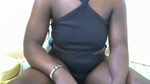 Snapshot of freaky_dolly chatting on 02/26/25, 08:04 freaky_dolly online show from 02/26/25, 08:04