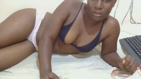 Snapshot of freaky_hearts chatting on 12/05/25, 03:30 ellina online show from 12/05/25, 03:30