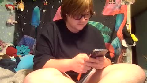 Snapshot of freakyftmboi19 chatting on 12/19/25, 04:41 freakyftmboi online show from 12/19/25, 04:41