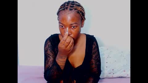 Snapshot of freakyscarlrt00 chatting on 09/14/25, 11:42 FreakyScarlet00 online show from 09/14/25, 11:42