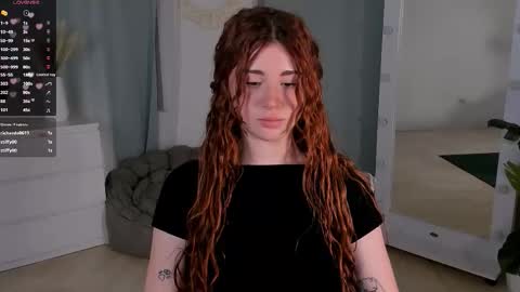 Snapshot of freckle_diyana chatting on 11/19/25, 09:37 Diyana online show from 11/19/25, 09:37