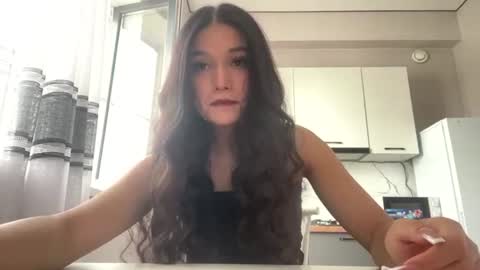 Mia online show from 06/19/26, 05:34