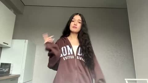Mia online show from 07/03/26, 05:14