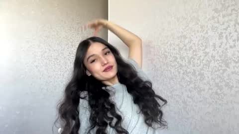 Mia online show from 07/06/26, 05:04