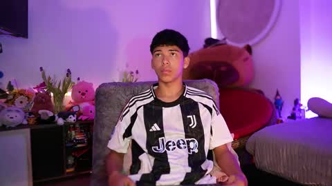Juan  give it a thumbs up please its important online show from 09/12/25, 11:32