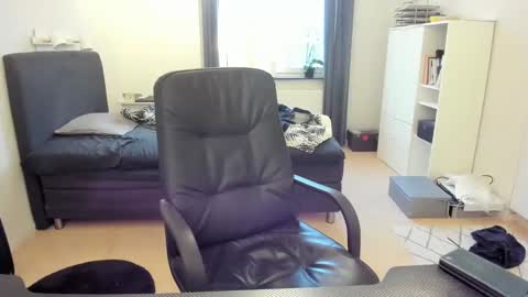 Snapshot of fredrik386959 chatting on 01/27/25, 12:37 Fredrik online show from 01/27/25, 12:37