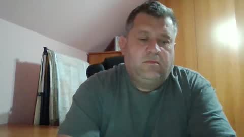 Snapshot of freeboy80180 chatting on 11/12/25, 04:18 freeboy80180 online show from 11/12/25, 04:18