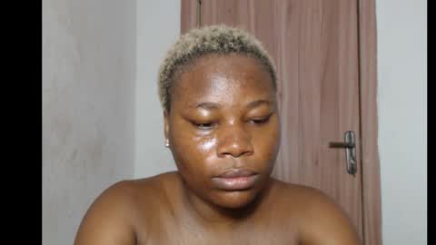 Snapshot of frekkymorelle chatting on 09/28/25, 05:02 frekkymorelle online show from 09/28/25, 05:02