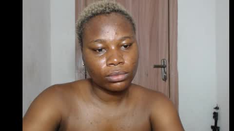 Snapshot of frekkymorelle chatting on 10/10/25, 04:22 frekkymorelle online show from 10/10/25, 04:22