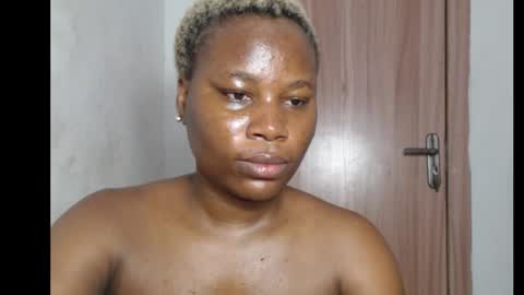 Snapshot of frekkymorelle chatting on 10/17/25, 05:21 frekkymorelle online show from 10/17/25, 05:21