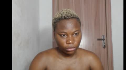 Snapshot of frekkymorelle chatting on 10/20/25, 04:24 frekkymorelle online show from 10/20/25, 04:24