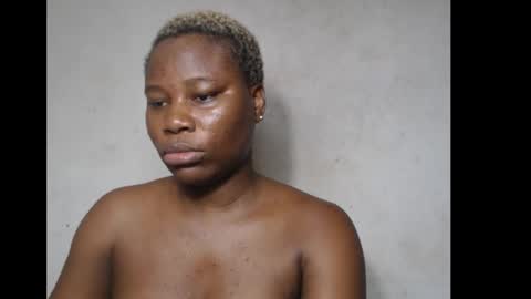 Snapshot of frekkymorelle chatting on 10/24/25, 04:42 frekkymorelle online show from 10/24/25, 04:42