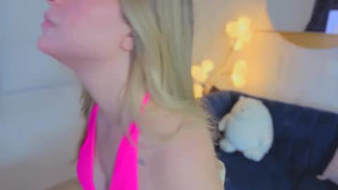Snapshot of fresita_pink_ chatting on 03/11/26, 04:29 fresita_pink_ online show from 03/11/26, 04:29