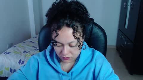 Snapshot of freud_x_louise1 chatting on 01/06/25, 04:04 Louise online show from 01/06/25, 04:04