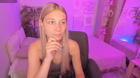 Laura online show from 07/27/26, 08:43