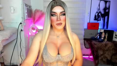 Snapshot of freya_lovestocum chatting on 09/23/25, 02:03 Miss Frea  online show from 09/23/25, 02:03