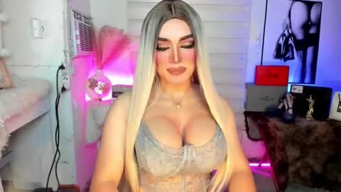 Snapshot of freya_lovestocum chatting on 09/24/25, 01:53 Miss Frea  online show from 09/24/25, 01:53