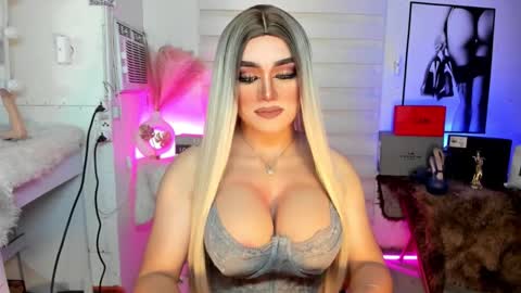 Snapshot of freya_lovestocum chatting on 09/25/25, 02:15 Miss Frea  online show from 09/25/25, 02:15