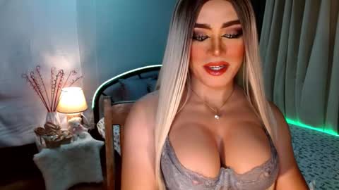 Snapshot of freya_lovestocum chatting on 10/08/25, 12:30 Miss Frea  online show from 10/08/25, 12:30