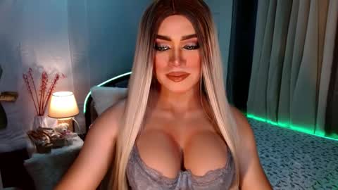 Snapshot of freya_lovestocum chatting on 10/09/25, 12:30 Miss Frea  online show from 10/09/25, 12:30