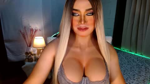 Snapshot of freya_lovestocum chatting on 10/14/25, 08:20 Miss Frea  online show from 10/14/25, 08:20