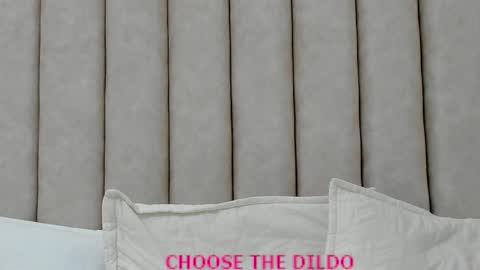 Snapshot of freyamoller chatting on 11/19/25, 06:52 FREYA online show from 11/19/25, 06:52