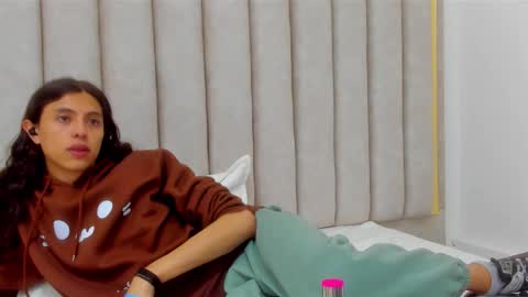 Snapshot of freyamoller chatting on 12/02/25, 01:50 FREYA online show from 12/02/25, 01:50