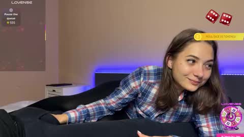 FreyaOliver online show from 10/15/25, 09:15