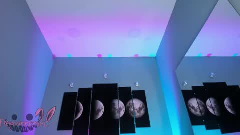 Snapshot of freyazimmerman_ chatting on 11/04/25, 08:19 Pau. online show from 11/04/25, 08:19