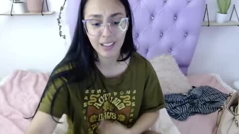 Snapshot of freyja_01 chatting on 09/26/25, 11:09 Freyja online show from 09/26/25, 11:09