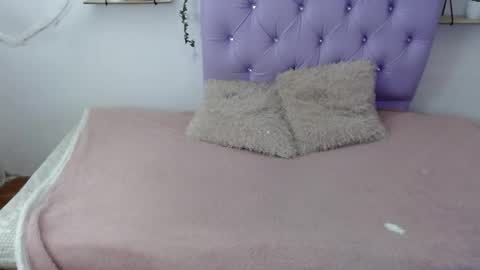 Snapshot of freyja_01 chatting on 10/05/25, 03:21 Freyja online show from 10/05/25, 03:21