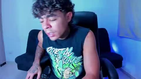 freyva_ online show from 06/14/26, 05:59
