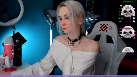 Frida A boost to fortune for the one who gives a thumbs up and a bonus lucky for those who support me by joining the fanclub online show from 01/28/25, 10:56