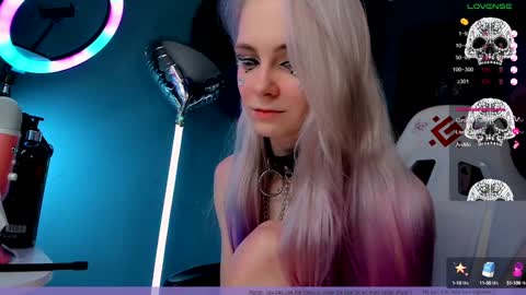 Frida A boost to fortune for the one who gives a thumbs up and a bonus lucky for those who support me by joining the fanclub online show from 01/28/25, 01:59