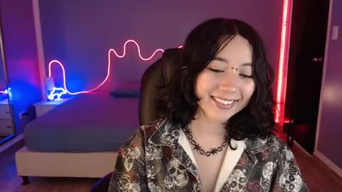 frida_lassi_ online show from 02/10/25, 07:07