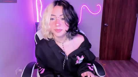 frida_lassi_ online show from 11/09/25, 10:08