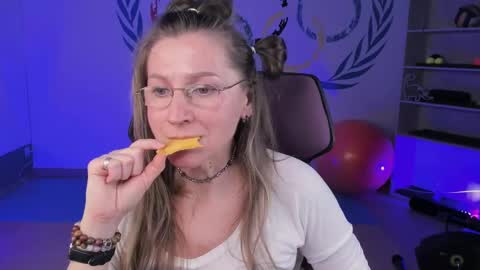 Frida Tander online show from 02/10/25, 12:08