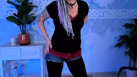 Frida Tander online show from 10/05/25, 05:06