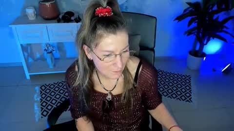 Frida Tander online show from 11/30/25, 05:11