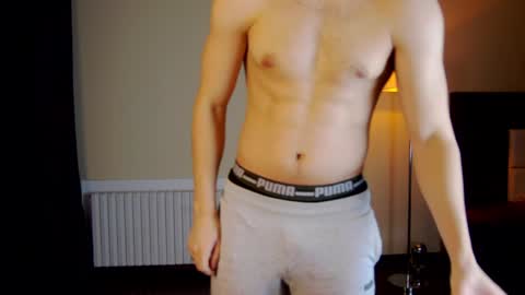 Snapshot of friend123211 chatting on 02/02/25, 12:30 Viktor online show from 02/02/25, 12:30