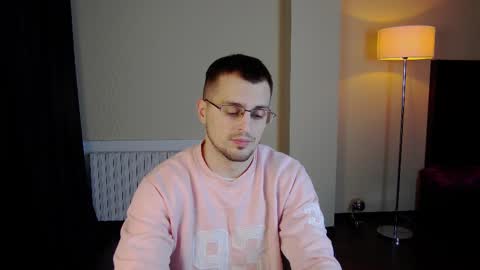 Snapshot of friend123211 chatting on 03/09/25, 11:03 Viktor online show from 03/09/25, 11:03