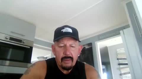 Snapshot of friskyneedsum chatting on 10/02/25, 03:19 bob online show from 10/02/25, 03:19