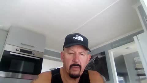 Snapshot of friskyneedsum chatting on 10/13/25, 08:47 bob online show from 10/13/25, 08:47