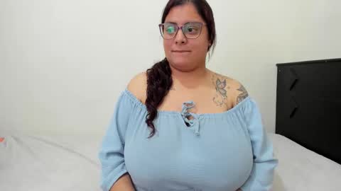 Snapshot of fromheaven_ chatting on 12/18/25, 08:04 Lucy online show from 12/18/25, 08:04