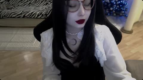 Snapshot of fromsun_forsoul chatting on 12/17/25, 11:38 Lilith online show from 12/17/25, 11:38
