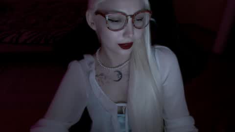 Snapshot of fromsun_forsoul chatting on 06/04/26, 08:59 Lilith online show from 06/04/26, 08:59